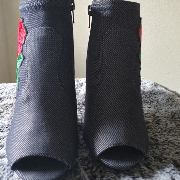 RedDelicious 4.5 Heel's - Picture 2 of 8